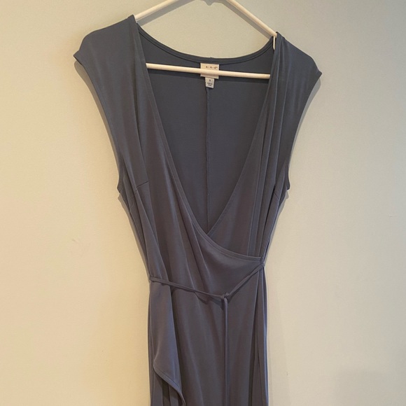 Smoky blue fitted wrap dress - Picture 2 of 5